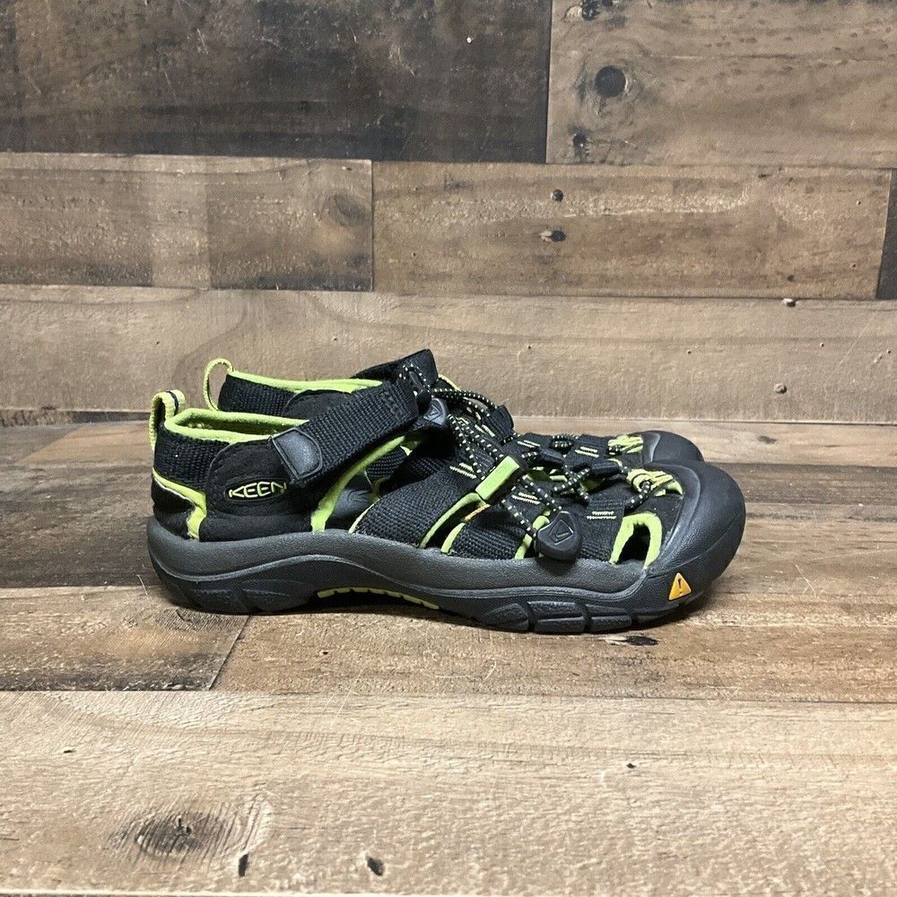 Keen Newport H2 Shoes Black Green Boys Sz 2 Summer Water Beach Washable Sandals